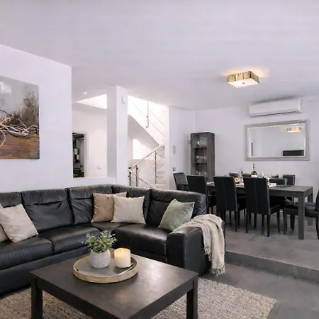 Sol Вілла Адехе