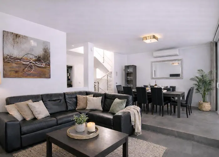 Sol Вілла Адехе